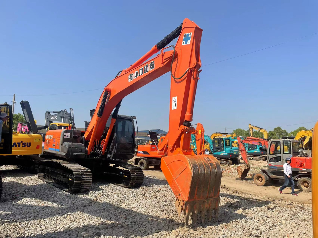 HITACHI ZX200-3 - Escavadora de rastos: foto 2 HITACHI ZX200-3 - Escavadora de rastos: foto 2
