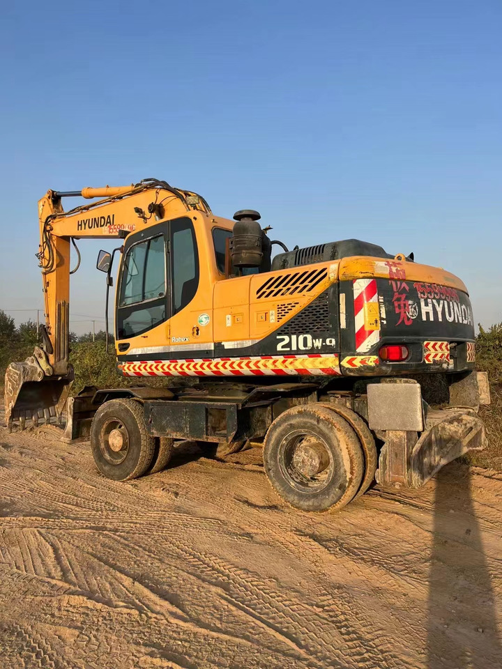 HYUNDAI R210W-9 - Escavadeira de rodas: foto 2 HYUNDAI R210W-9 - Escavadeira de rodas: foto 2
