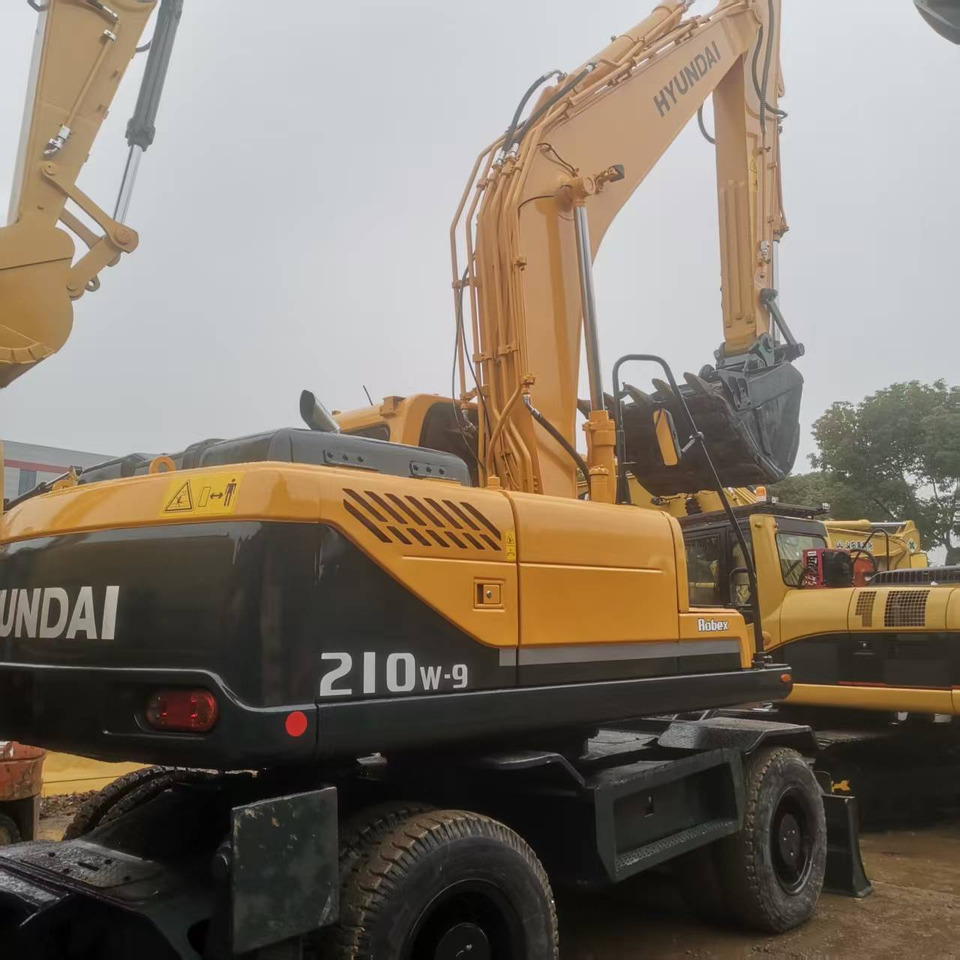 HYUNDAI R210W-9 - Escavadeira de rodas: foto 5 HYUNDAI R210W-9 - Escavadeira de rodas: foto 5