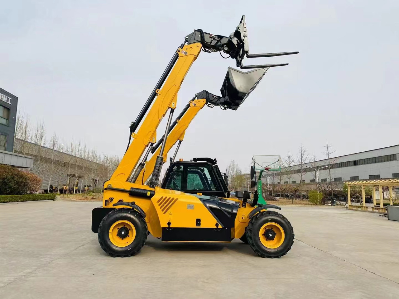 KOMATSU Longer boom - Empilhadeira a diesel: foto 2 KOMATSU Longer boom - Empilhadeira a diesel: foto 2