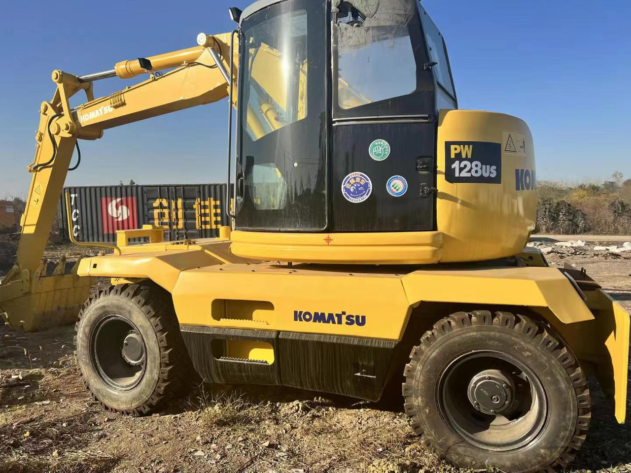 KOMATSU PC128US - Escavadeira de rodas: foto 4 KOMATSU PC128US - Escavadeira de rodas: foto 4