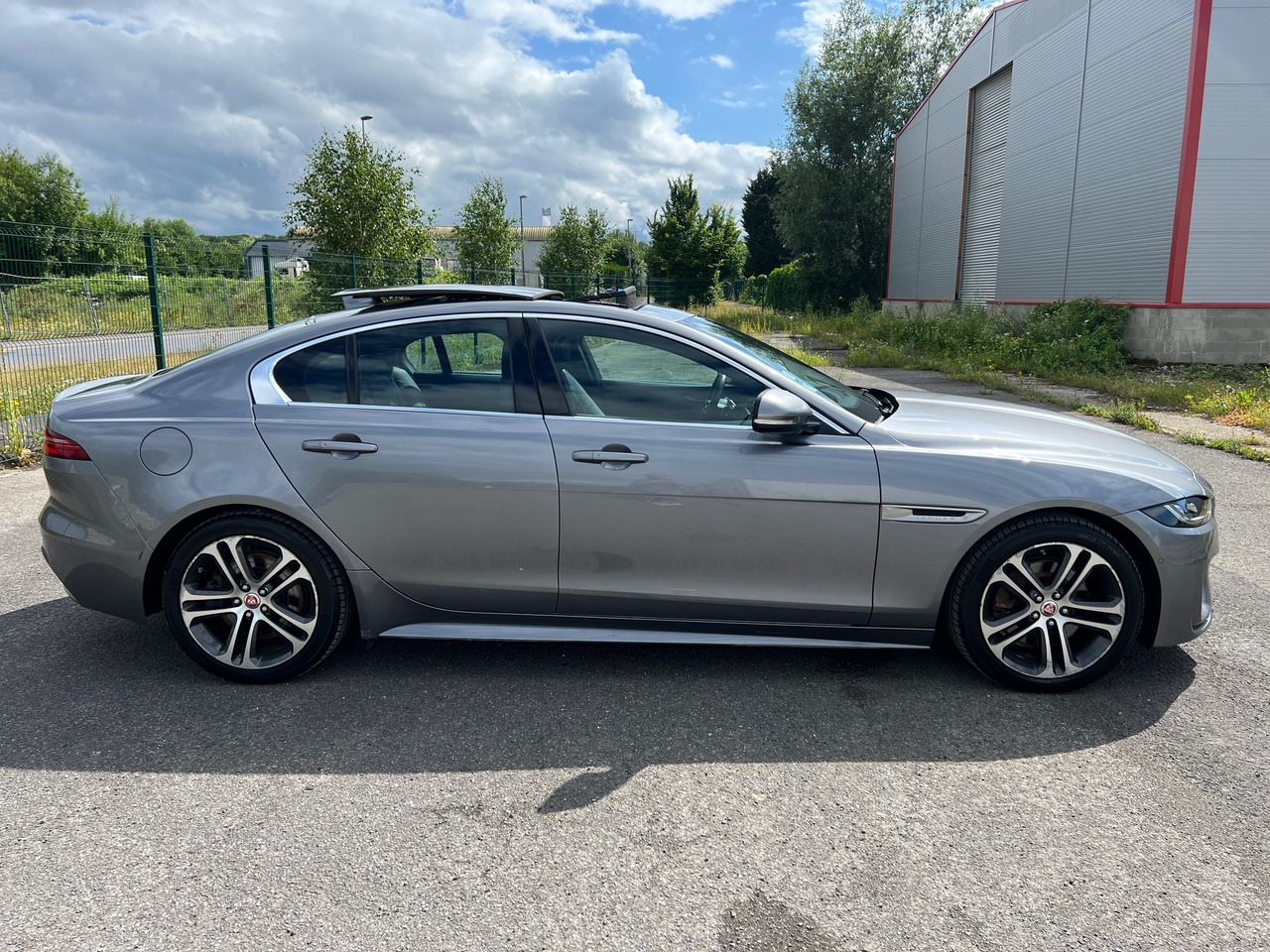 Sedã JAGUAR XE 20MY SE R-DYN. 2.0L D 180 BVA8 Cockpit PANO: foto 12