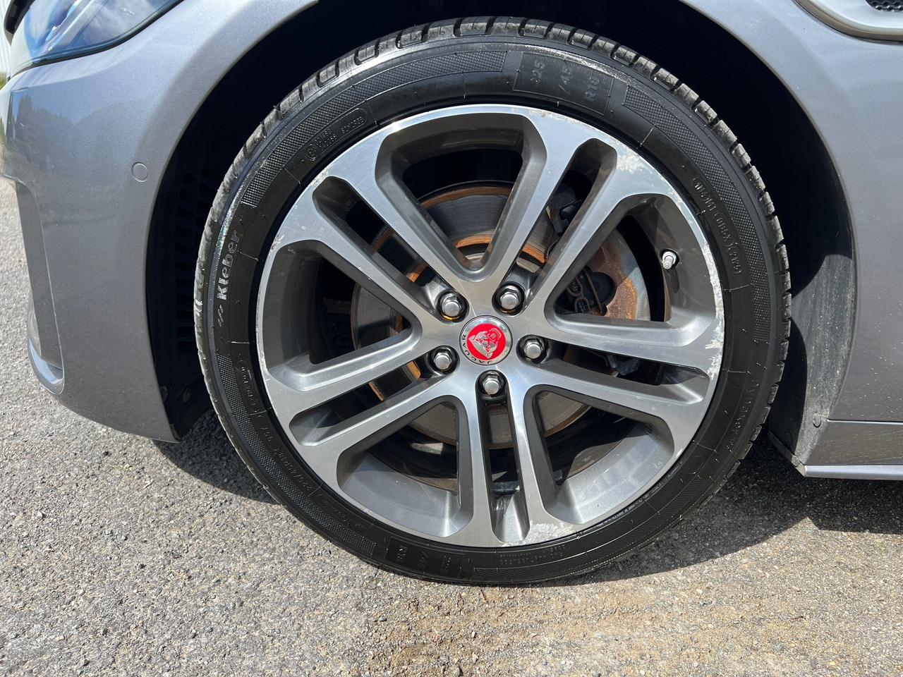 Sedã JAGUAR XE 20MY SE R-DYN. 2.0L D 180 BVA8 Cockpit PANO: foto 6