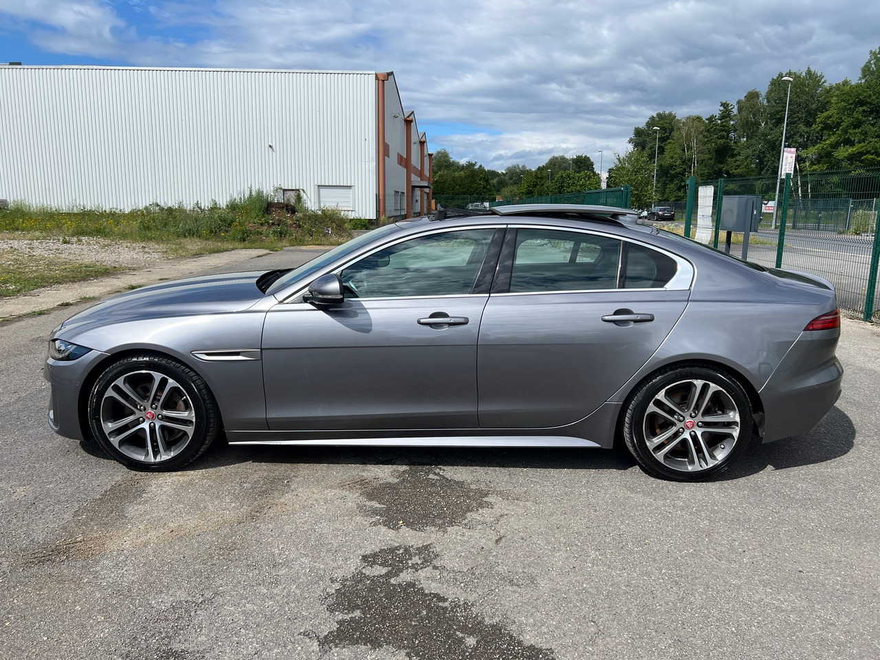 Sedã JAGUAR XE 20MY SE R-DYN. 2.0L D 180 BVA8 Cockpit PANO: foto 14