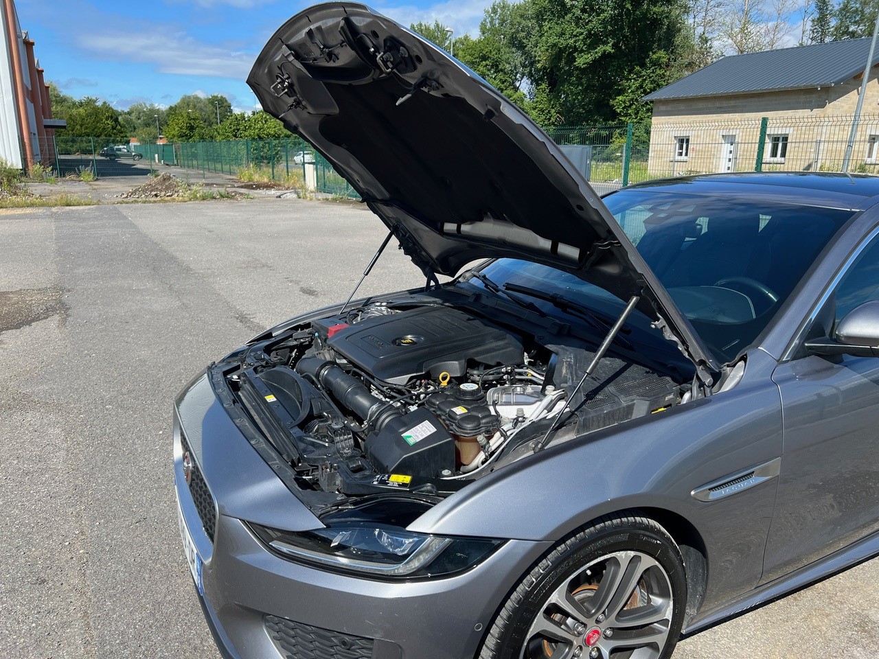 Sedã JAGUAR XE 20MY SE R-DYN. 2.0L D 180 BVA8 Cockpit PANO: foto 44