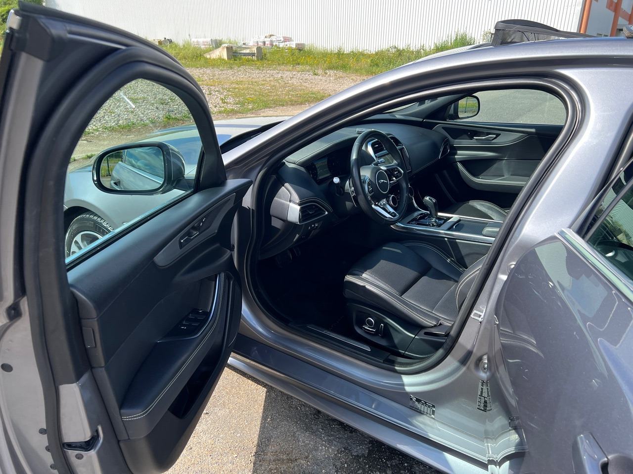 Sedã JAGUAR XE 20MY SE R-DYN. 2.0L D 180 BVA8 Cockpit PANO: foto 17