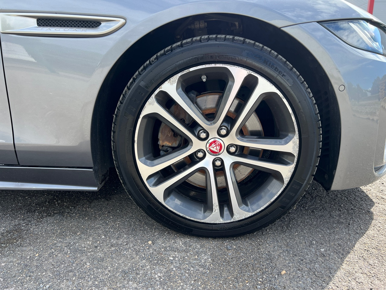 Sedã JAGUAR XE 20MY SE R-DYN. 2.0L D 180 BVA8 Cockpit PANO: foto 21