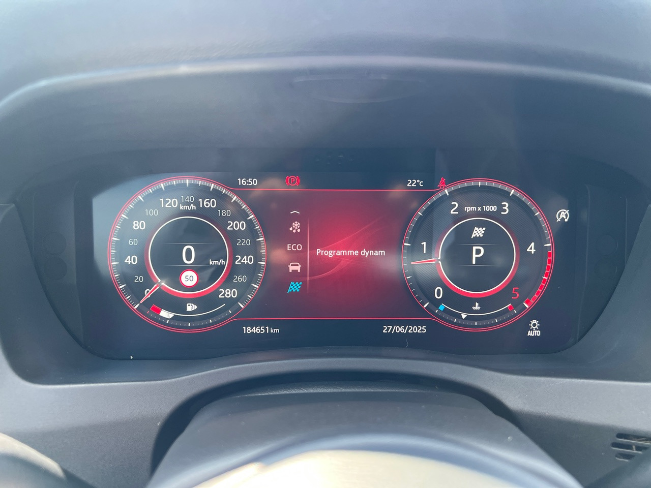 Sedã JAGUAR XE 20MY SE R-DYN. 2.0L D 180 BVA8 Cockpit PANO: foto 29