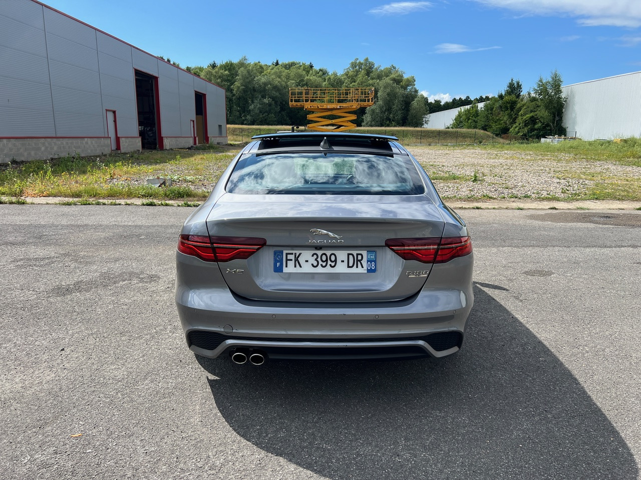 Sedã JAGUAR XE 20MY SE R-DYN. 2.0L D 180 BVA8 Cockpit PANO: foto 13