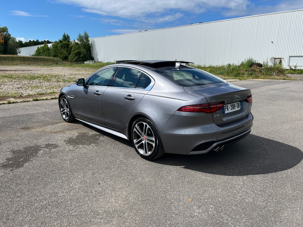 JAGUAR XE 20MY SE R-DYN. 2.0L D 180 BVA8 Cockpit PANO - Sedã: foto 5 JAGUAR XE 20MY SE R-DYN. 2.0L D 180 BVA8 Cockpit PANO - Sedã: foto 5