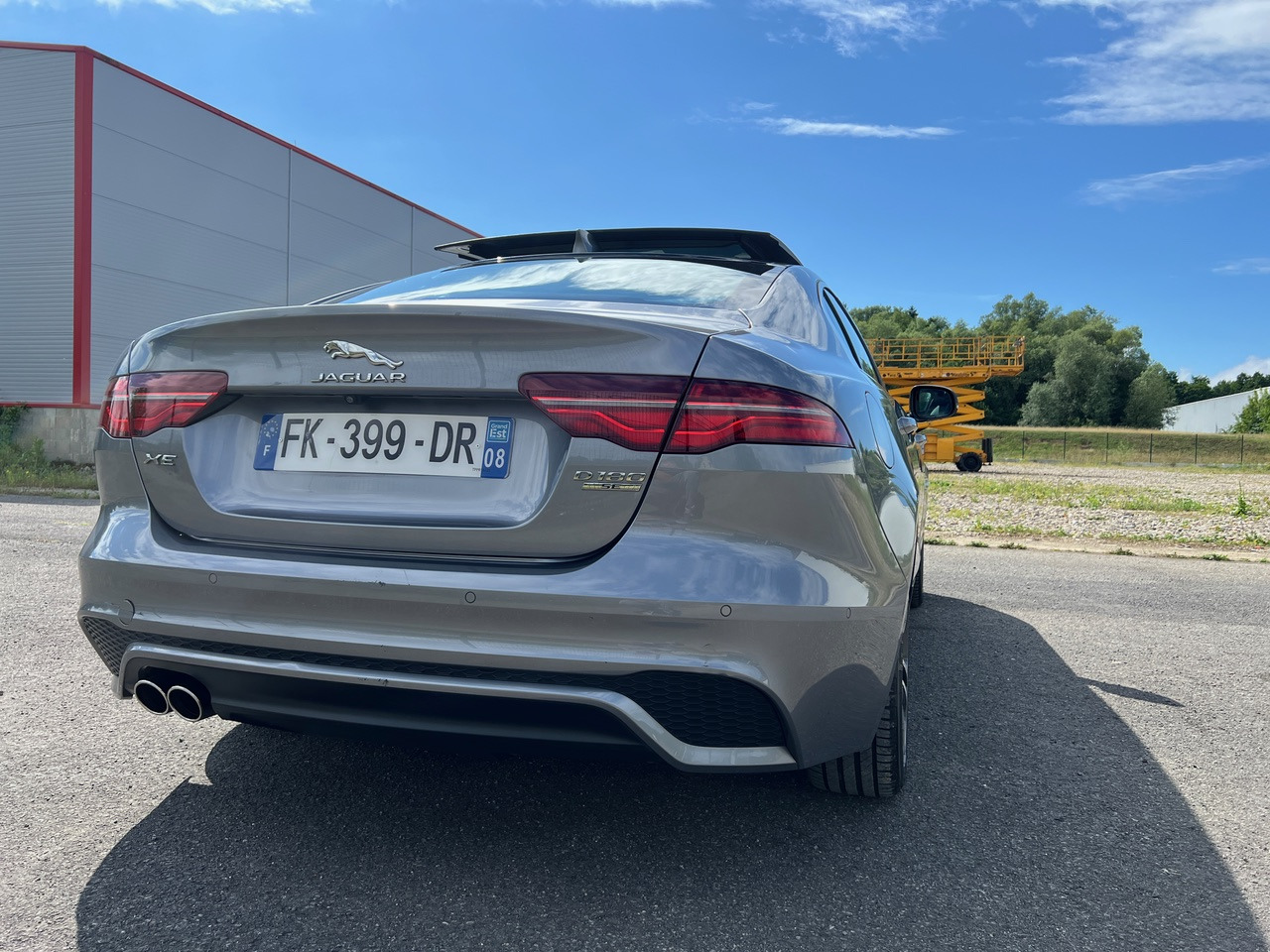 Sedã JAGUAR XE 20MY SE R-DYN. 2.0L D 180 BVA8 Cockpit PANO: foto 23