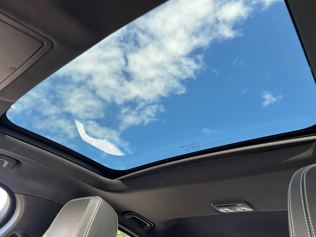 Sedã JAGUAR XE 20MY SE R-DYN. 2.0L D 180 BVA8 Cockpit PANO: foto 28
