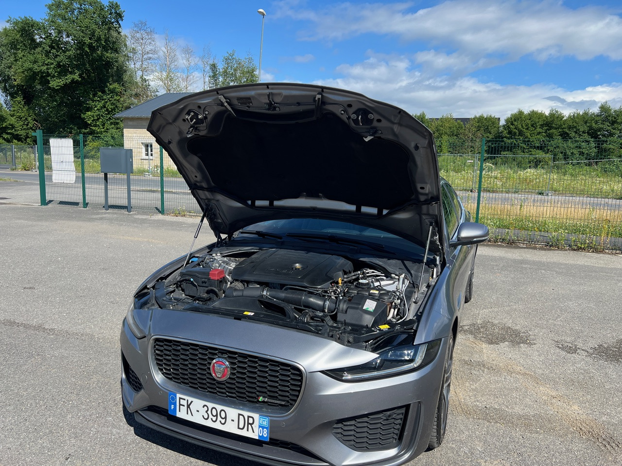 Sedã JAGUAR XE 20MY SE R-DYN. 2.0L D 180 BVA8 Cockpit PANO: foto 25