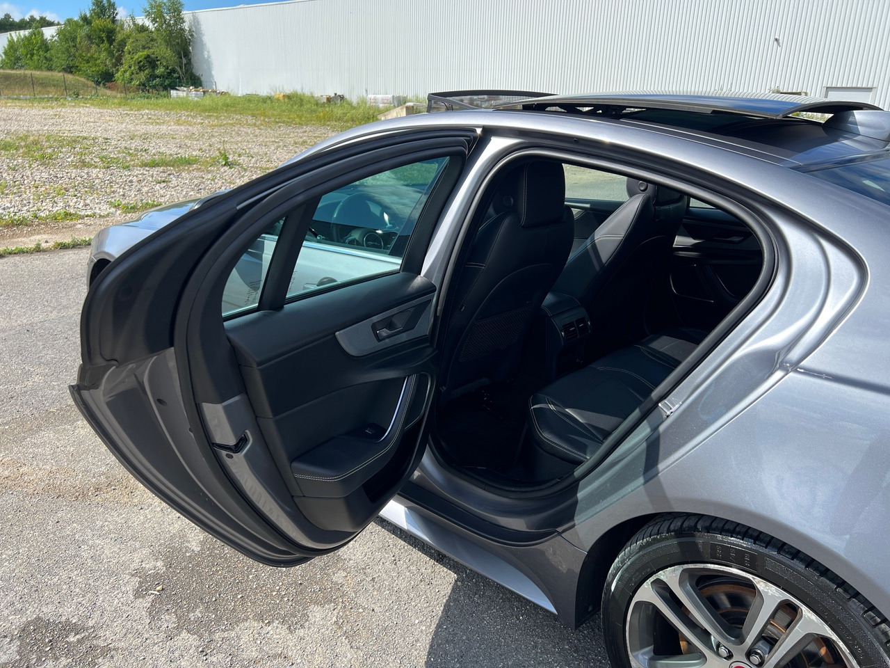 Sedã JAGUAR XE 20MY SE R-DYN. 2.0L D 180 BVA8 Cockpit PANO: foto 37