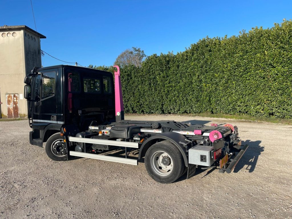 IVECO EUROCARGO 75E18 CON SCARRABILE NUOVO - Caminhão polibenne: foto 4 IVECO EUROCARGO 75E18 CON SCARRABILE NUOVO - Caminhão polibenne: foto 4