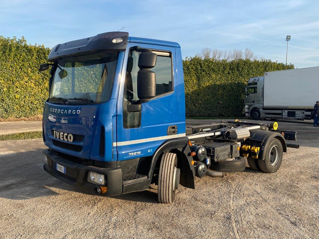 IVECO EUROCARGO 75E18 SCARRABILE - Caminhão polibenne: foto 1 IVECO EUROCARGO 75E18 SCARRABILE - Caminhão polibenne: foto 1