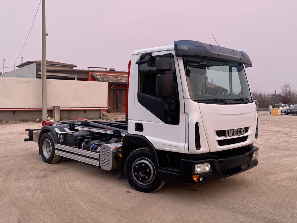 IVECO EUROCARGO 80 E18 CON IMPIANTO SCARRABILE NUO - Caminhão polibenne: foto 1 IVECO EUROCARGO 80 E18 CON IMPIANTO SCARRABILE NUO - Caminhão polibenne: foto 1