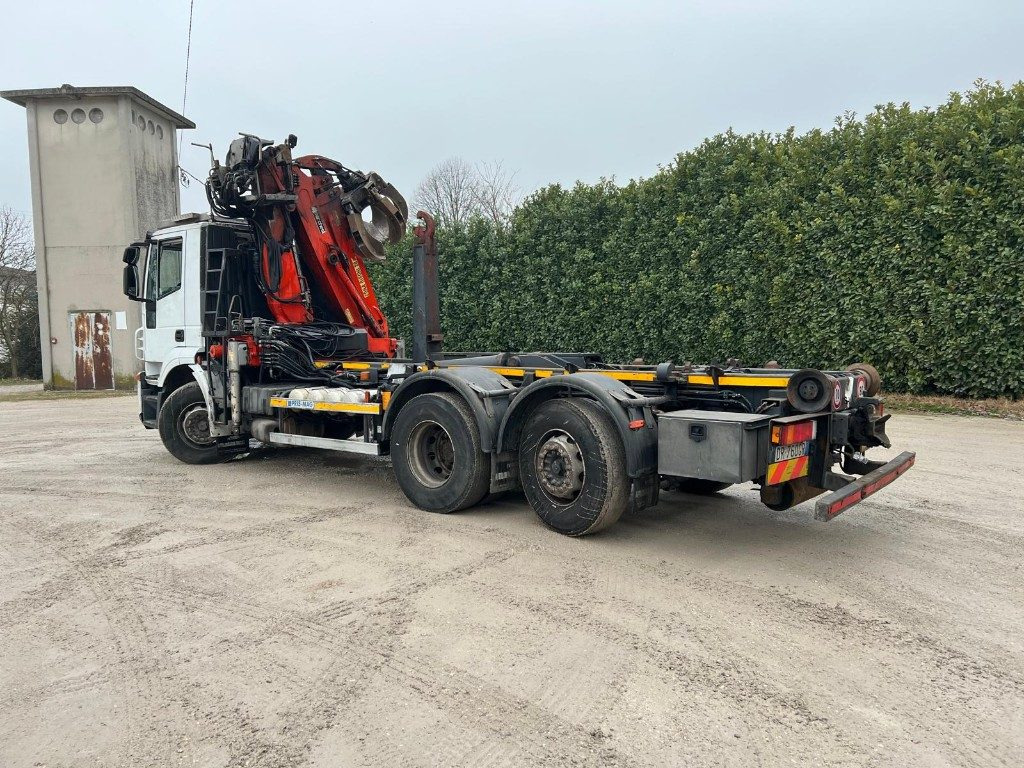 IVECO STRALIS 260S42 SCARRABILE USATO CON GRU - Caminhão polibenne: foto 3 IVECO STRALIS 260S42 SCARRABILE USATO CON GRU - Caminhão polibenne: foto 3