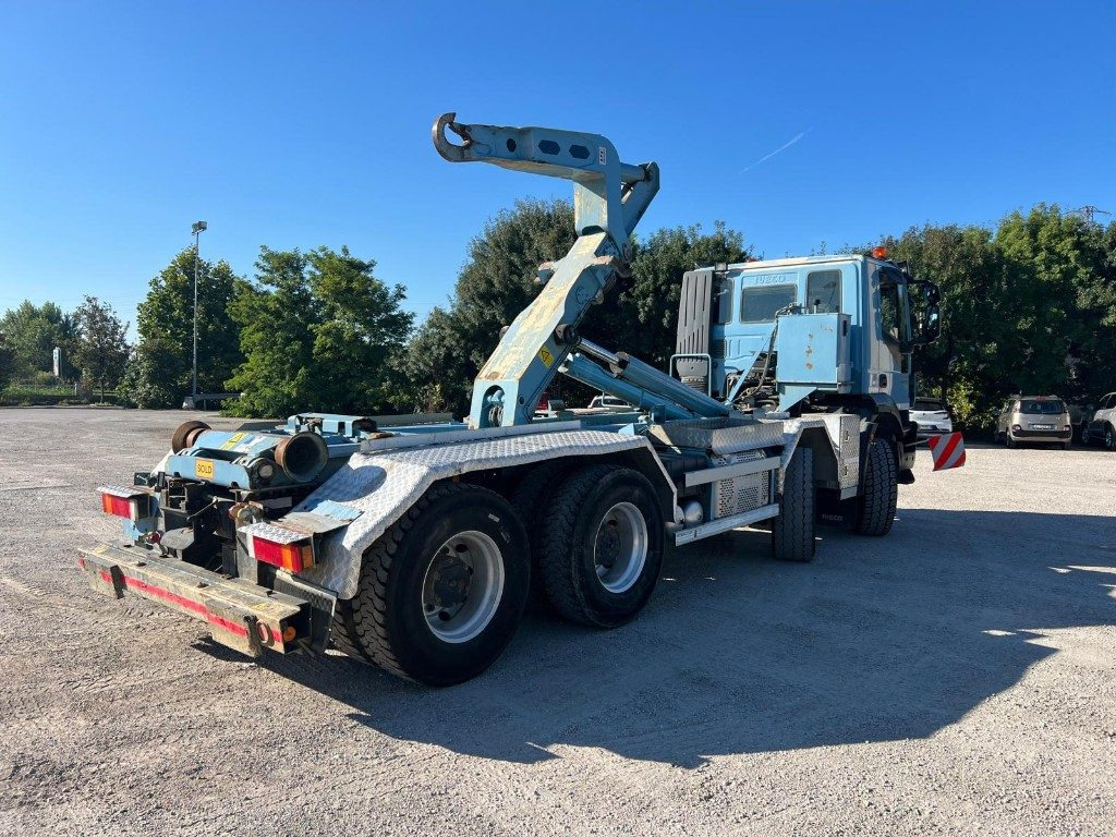 Caminhão polibenne IVECO TRAKKER 450 SCARRABILE: foto 6 Caminhão polibenne IVECO TRAKKER 450 SCARRABILE: foto 6