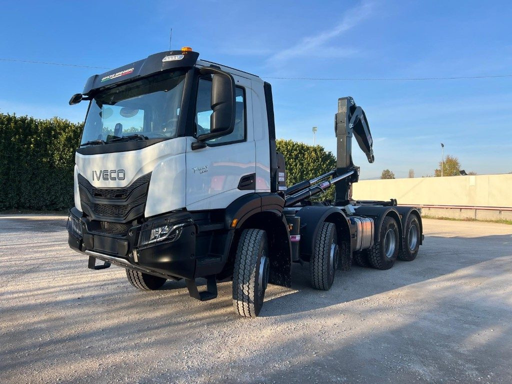 IVECO TRAKKER T-WAY AD500 NUOVO SCARRABILE - Caminhão polibenne: foto 2 IVECO TRAKKER T-WAY AD500 NUOVO SCARRABILE - Caminhão polibenne: foto 2