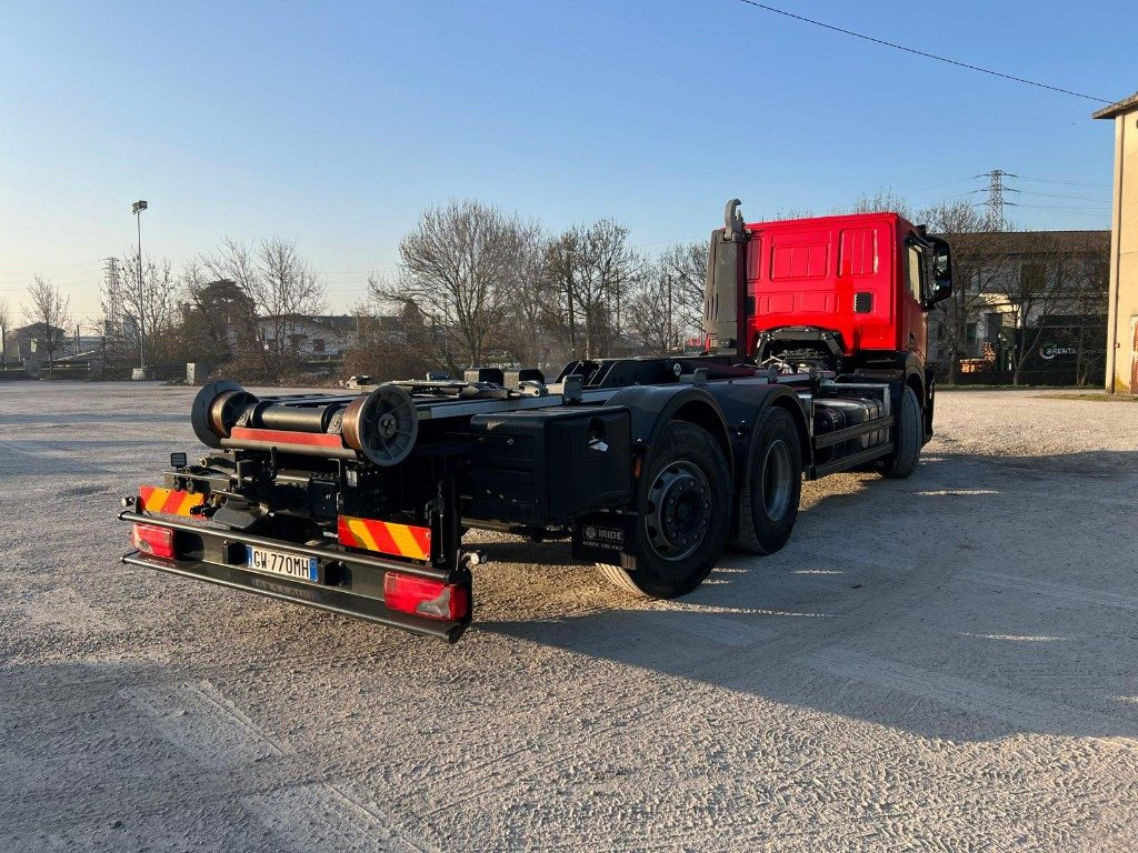 IVECO X-WAY AD260 NUOVO TARGATO SCARRABILE - Caminhão polibenne: foto 4 IVECO X-WAY AD260 NUOVO TARGATO SCARRABILE - Caminhão polibenne: foto 4