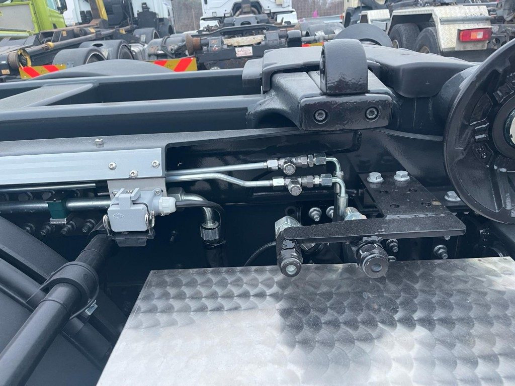 IVECO X-WAY AD350X480YPS SCARRABILE NUOVO - Caminhão polibenne: foto 5 IVECO X-WAY AD350X480YPS SCARRABILE NUOVO - Caminhão polibenne: foto 5