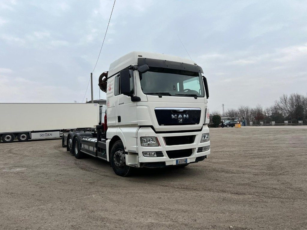 MAN TGX 26.480 SCARRABILE CON GRU - Caminhão polibenne: foto 2 MAN TGX 26.480 SCARRABILE CON GRU - Caminhão polibenne: foto 2