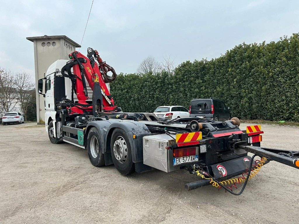 MAN TGX 26.480 SCARRABILE CON GRU - Caminhão polibenne: foto 5 MAN TGX 26.480 SCARRABILE CON GRU - Caminhão polibenne: foto 5