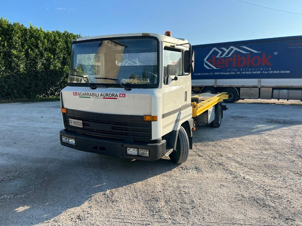 NISSAN M I L50 PER SOCCORSO STRADALE - Caminhão reboque: foto 2 NISSAN M I L50 PER SOCCORSO STRADALE - Caminhão reboque: foto 2