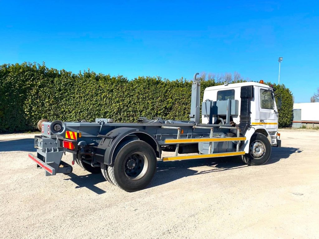 SCANIA H82 SCARRABILE BALESTRATO ANTERIORE E POSTE - Caminhão polibenne: foto 4 SCANIA H82 SCARRABILE BALESTRATO ANTERIORE E POSTE - Caminhão polibenne: foto 4