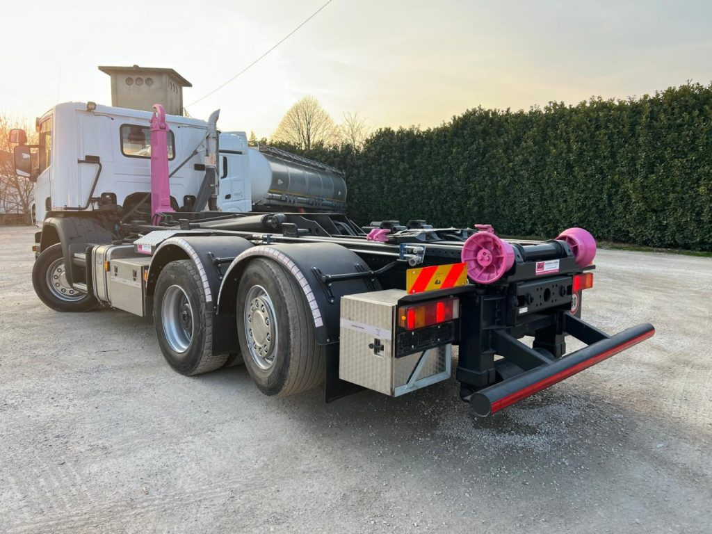 SCANIA P410 SCARRABILE CON RIDUTTORE AI MOZZI - Caminhão polibenne: foto 4 SCANIA P410 SCARRABILE CON RIDUTTORE AI MOZZI - Caminhão polibenne: foto 4