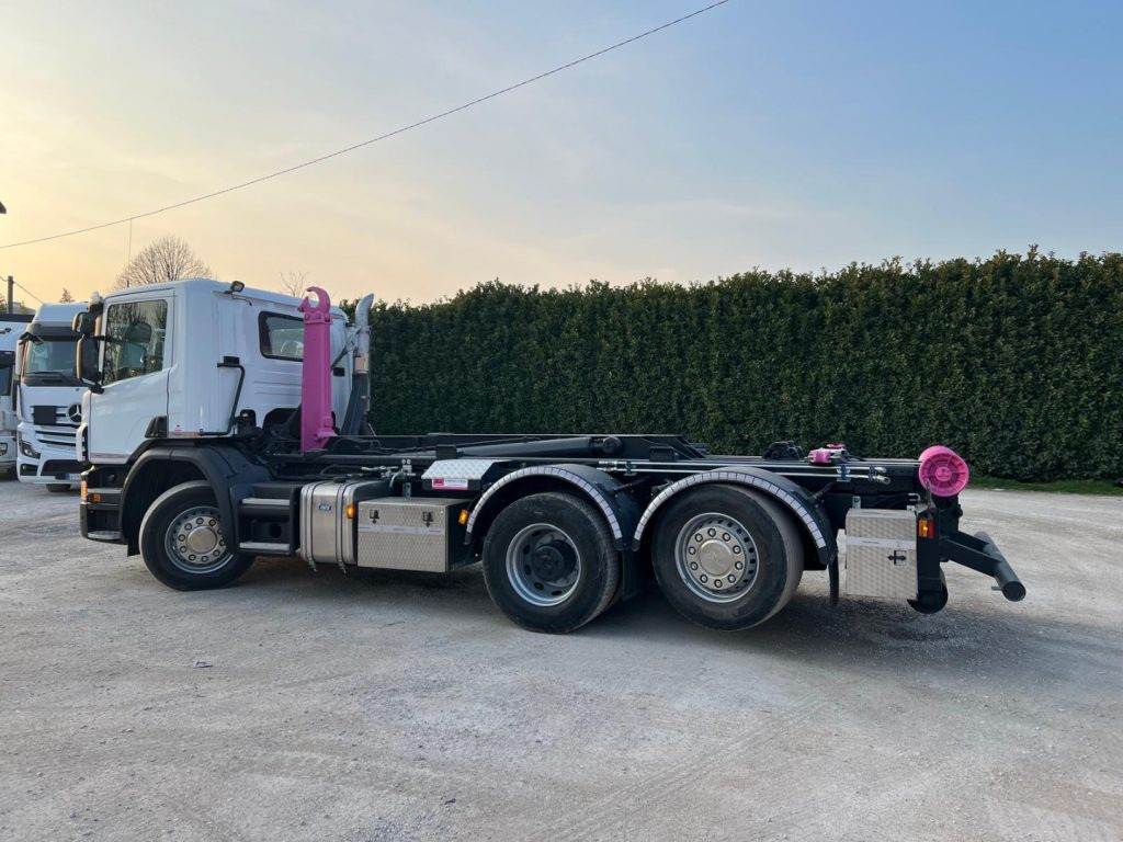 SCANIA P410 SCARRABILE CON RIDUTTORE AI MOZZI - Caminhão polibenne: foto 3 SCANIA P410 SCARRABILE CON RIDUTTORE AI MOZZI - Caminhão polibenne: foto 3