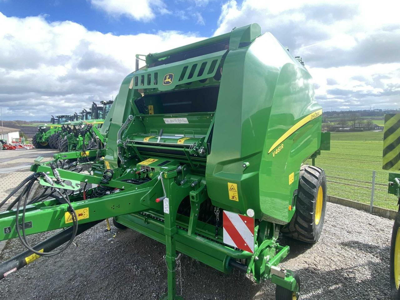 John Deere V461 R - 671 Bunde - Enfardadeira de fardos redondos: foto 1 John Deere V461 R - 671 Bunde - Enfardadeira de fardos redondos: foto 1