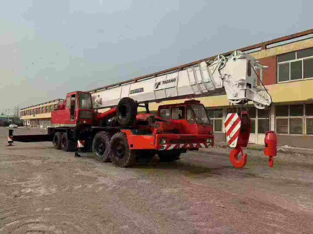 TADANO TG700E TG500E TL300E TL250E TG1000E 25ton 30ton 50ton 70ton 100ton - Guindaste móvel: foto 1 TADANO TG700E TG500E TL300E TL250E TG1000E 25ton 30ton 50ton 70ton 100ton - Guindaste móvel: foto 1
