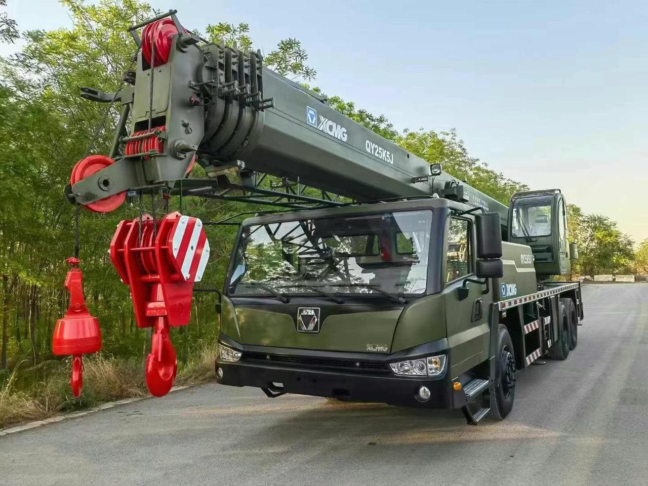 XCMG QY25K5-1 25 ton truck crane - Guindaste móvel: foto 1 XCMG QY25K5-1 25 ton truck crane - Guindaste móvel: foto 1