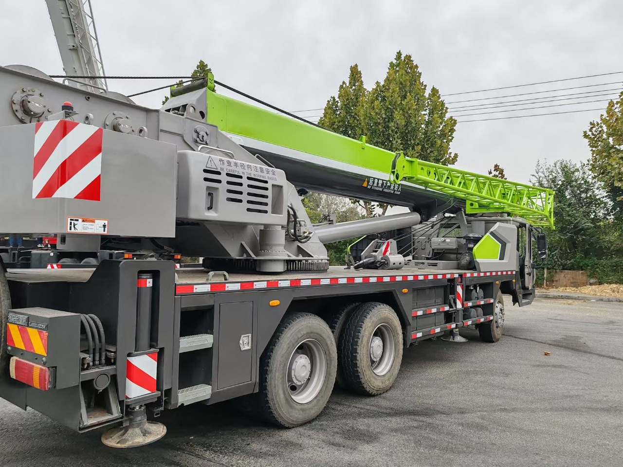 ZOOMLION ZTC251V 25 TON TRUCK CRANE - Guindaste móvel: foto 4 ZOOMLION ZTC251V 25 TON TRUCK CRANE - Guindaste móvel: foto 4