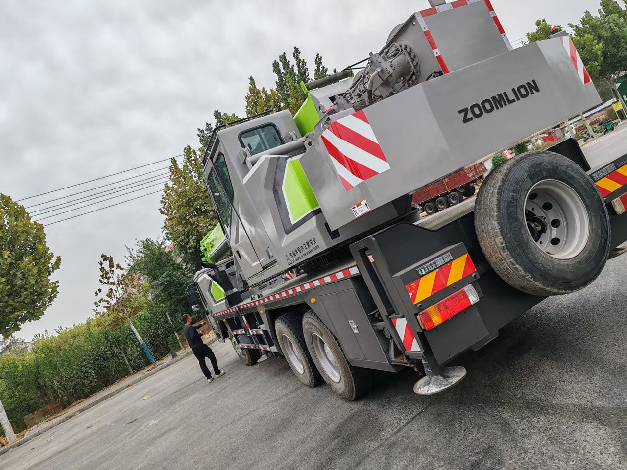 ZOOMLION ZTC251V 25 TON TRUCK CRANE - Guindaste móvel: foto 3 ZOOMLION ZTC251V 25 TON TRUCK CRANE - Guindaste móvel: foto 3