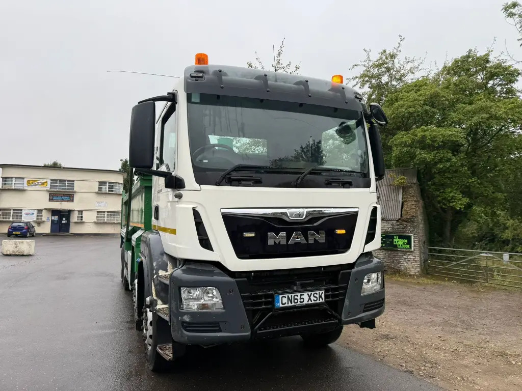 MAN TGS 35.400 8x4 Tipper (XSK) - Caminhão basculante: foto 2 MAN TGS 35.400 8x4 Tipper (XSK) - Caminhão basculante: foto 2