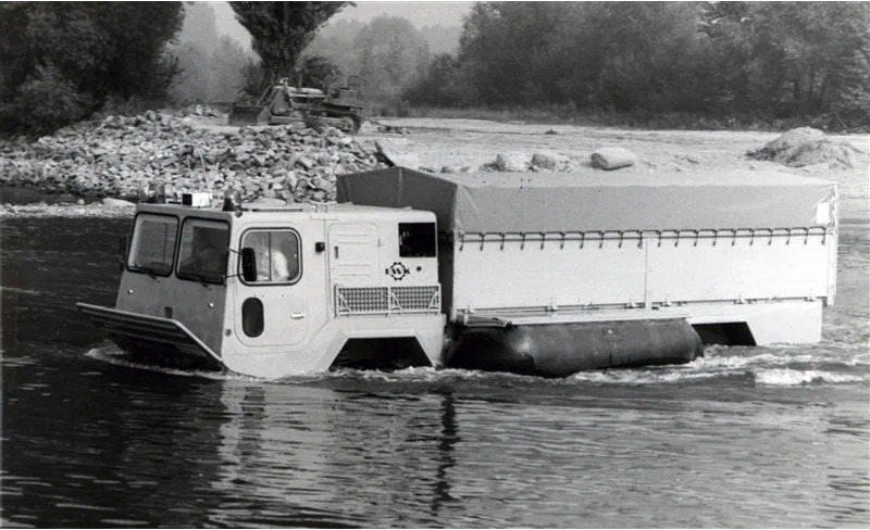 EWK "BISON" (PROTOTYPE) AMPHIBIOUS MULTI PURPOSE TRUCK 4X4 - Caminhão: foto 4 EWK "BISON" (PROTOTYPE) AMPHIBIOUS MULTI PURPOSE TRUCK 4X4 - Caminhão: foto 4