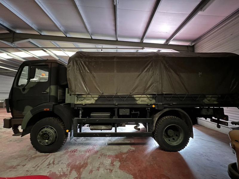 Caminhão com lona Mercedes-Benz 1017 A/4X4: foto 7