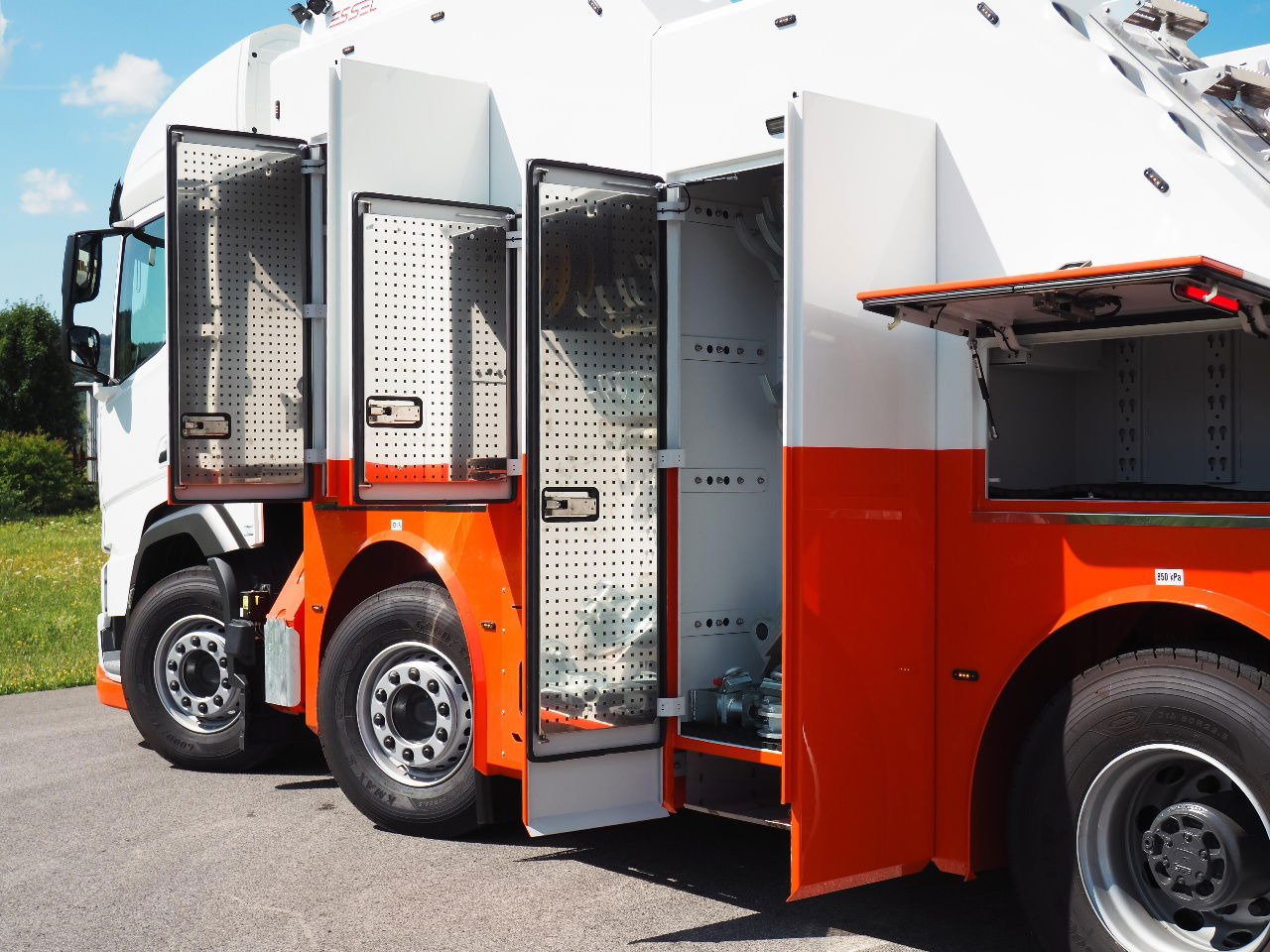 DAF XF 530 NEW T-REX DAF white - Caminhão reboque: foto 3 DAF XF 530 NEW T-REX DAF white - Caminhão reboque: foto 3