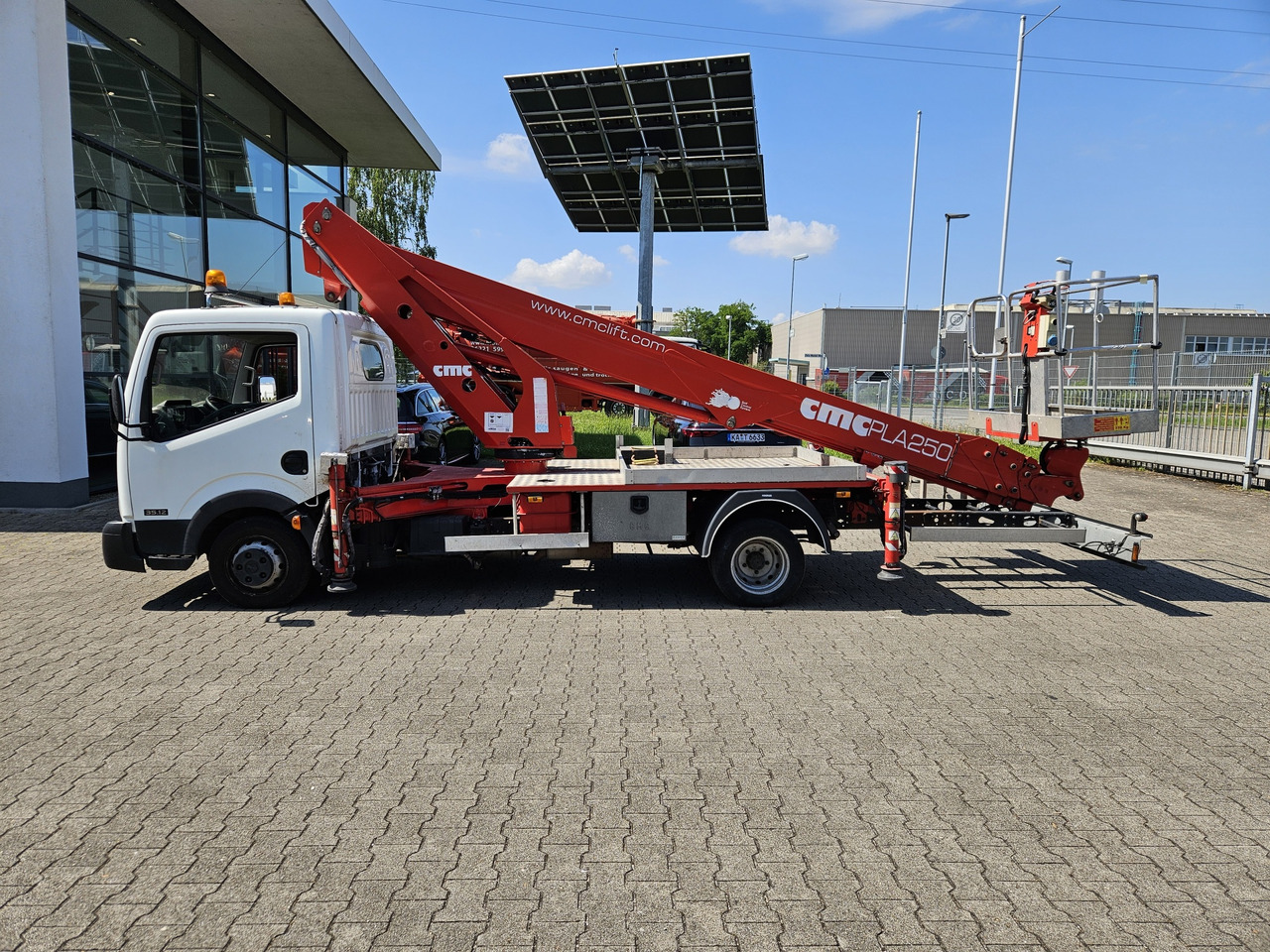Nissan Cabstar CMC PLA 250 - 25m TOP nur 420 Stunden! - Caminhão com plataforma aérea: foto 1 Nissan Cabstar CMC PLA 250 - 25m TOP nur 420 Stunden! - Caminhão com plataforma aérea: foto 1