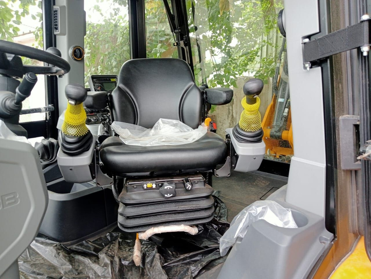 New JCB 3CX backhoe loader - Retroescavadeira: foto 1 New JCB 3CX backhoe loader - Retroescavadeira: foto 1