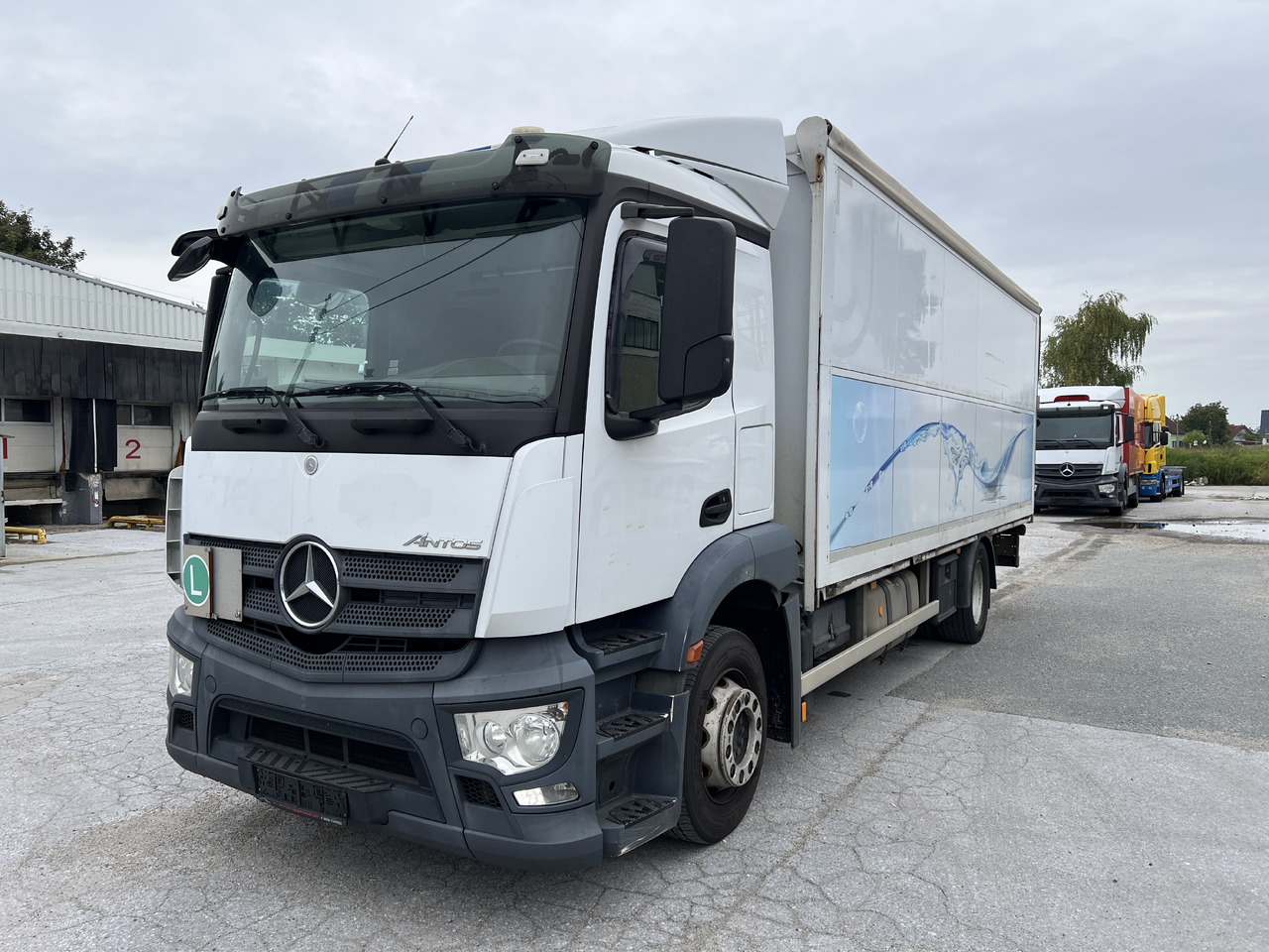 MERCEDES-BENZ ANTOS 18.30 L automatische Seitenladung | LBW | Klima | Tempomat - Caminhão transporte de bebidas: foto 1 MERCEDES-BENZ ANTOS 18.30 L automatische Seitenladung | LBW | Klima | Tempomat - Caminhão transporte de bebidas: foto 1