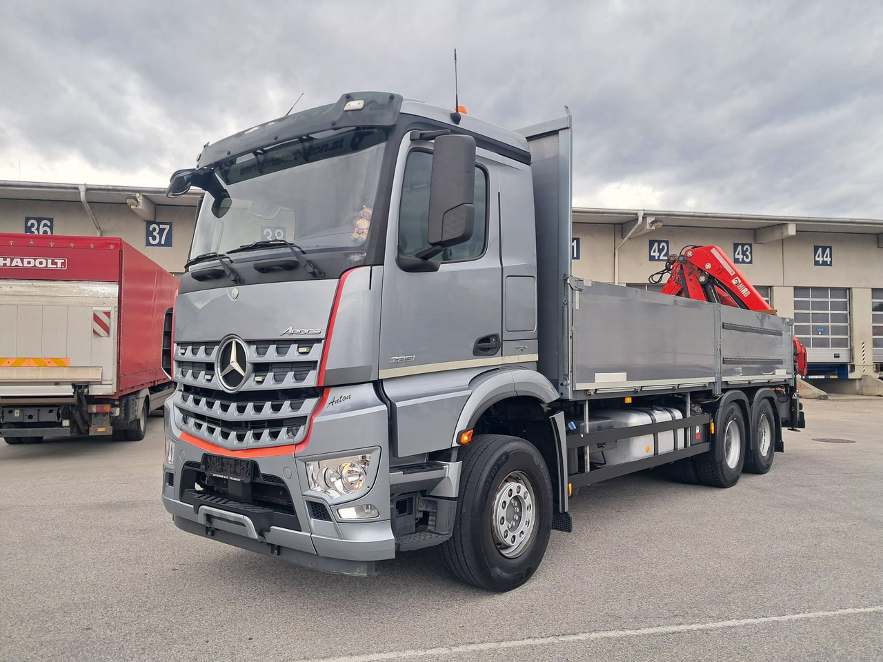 MERCEDES-BENZ AROCS 28.51 | 6x4| Retarder |Kran |Klima | Euro 6 - Camião de caixa aberta/ Plataforma, Caminhão grua: foto 1 MERCEDES-BENZ AROCS 28.51 | 6x4| Retarder |Kran |Klima | Euro 6 - Camião de caixa aberta/ Plataforma, Caminhão grua: foto 1