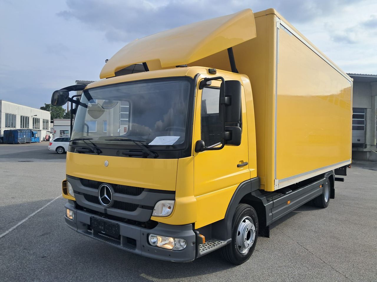 MERCEDES-BENZ ATEGO 8 16 Koffer mit LBW | Schalter | EZ 2013 - Caminhão furgão: foto 1 MERCEDES-BENZ ATEGO 8 16 Koffer mit LBW | Schalter | EZ 2013 - Caminhão furgão: foto 1