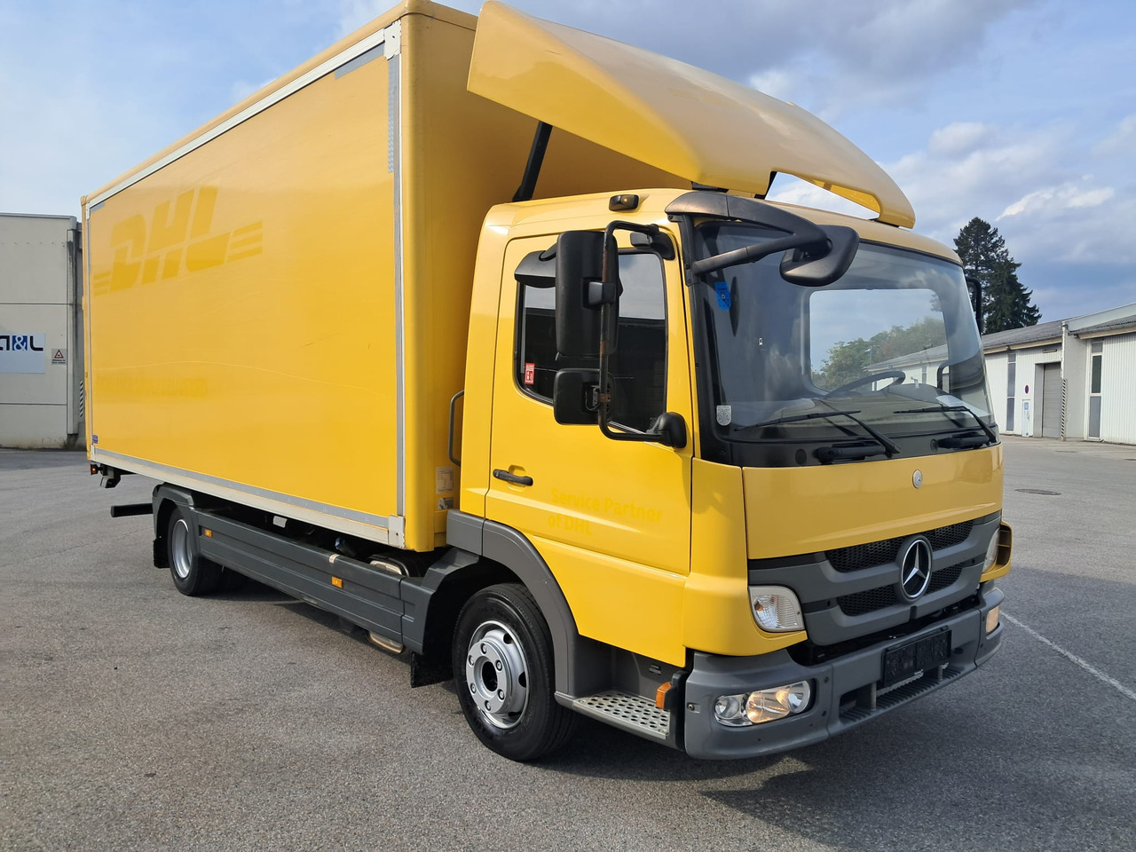 MERCEDES-BENZ ATEGO 8 16 Koffer mit LBW | Schalter | EZ 2013 - Caminhão furgão: foto 2 MERCEDES-BENZ ATEGO 8 16 Koffer mit LBW | Schalter | EZ 2013 - Caminhão furgão: foto 2