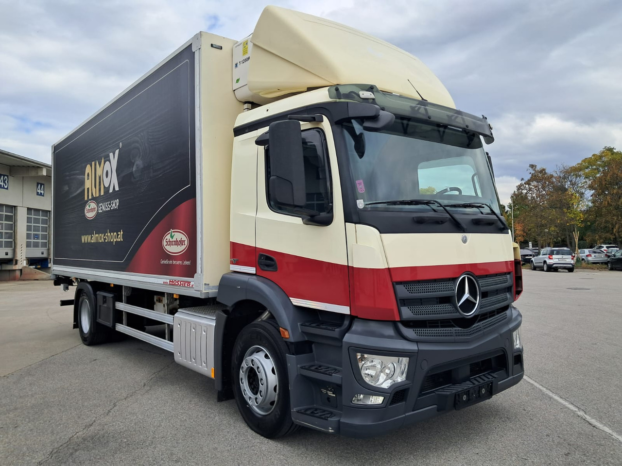 MERCEDES-BENZ Antos 1833 Kühlkoffer LBW | Standheizung | Euro 6 - Caminhão frigorífico: foto 2 MERCEDES-BENZ Antos 1833 Kühlkoffer LBW | Standheizung | Euro 6 - Caminhão frigorífico: foto 2