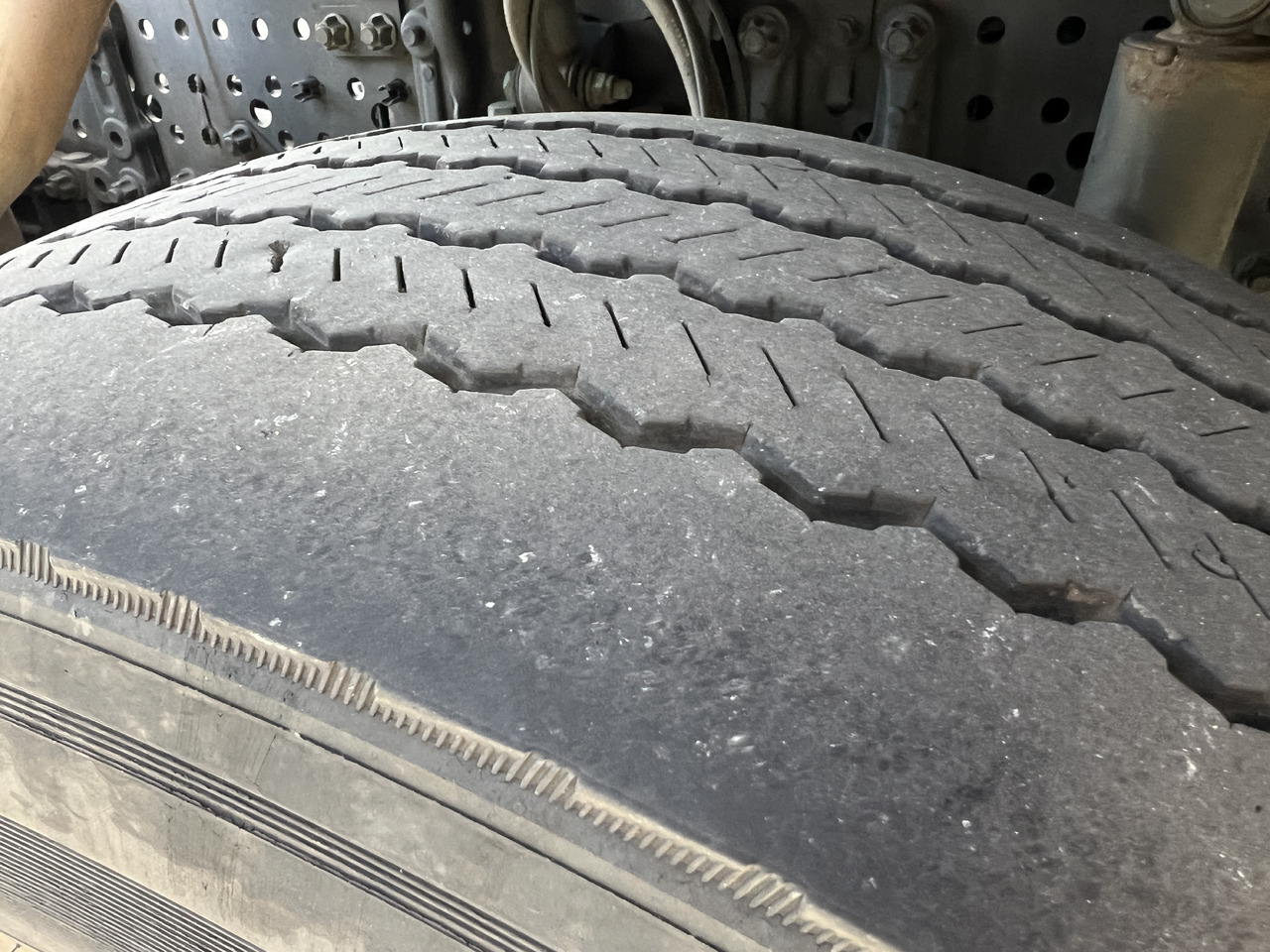 Caminhão chassi MERCEDES-BENZ Antos 25 40 | Standheizung | Klima | Liftachse: foto 34 Caminhão chassi MERCEDES-BENZ Antos 25 40 | Standheizung | Klima | Liftachse: foto 34