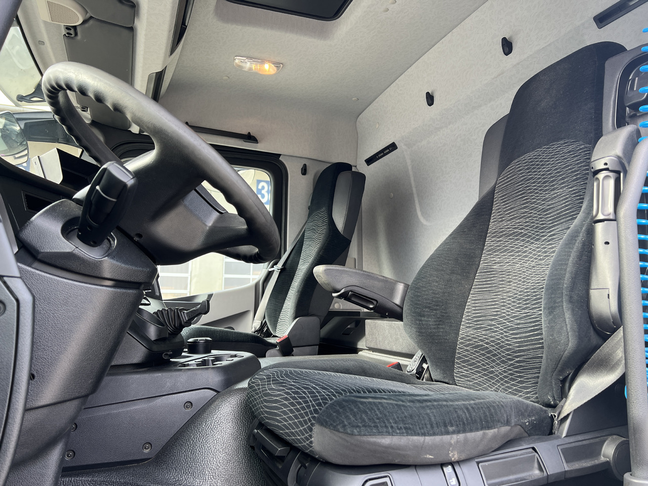 Caminhão chassi MERCEDES-BENZ Antos 25 40 | Standheizung | Klima | Liftachse: foto 11 Caminhão chassi MERCEDES-BENZ Antos 25 40 | Standheizung | Klima | Liftachse: foto 11